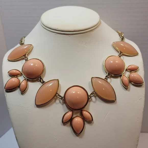 Pale Coral or Pink Color Gold Tone Bib Statement Necklace Vintage - Picture 4 of 7